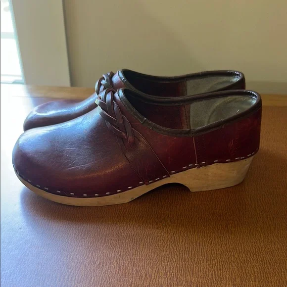 Women's Burgundy Leather Mules - Picture 4 of 10